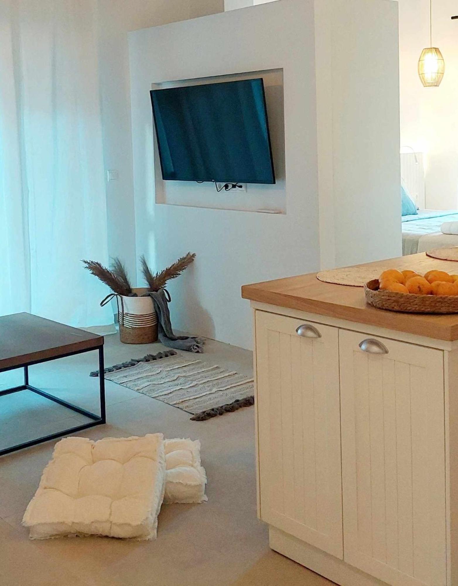 Maya Apartments, Modern And Convenient Apartments With Private Parking 斯基亚索斯镇 外观 照片